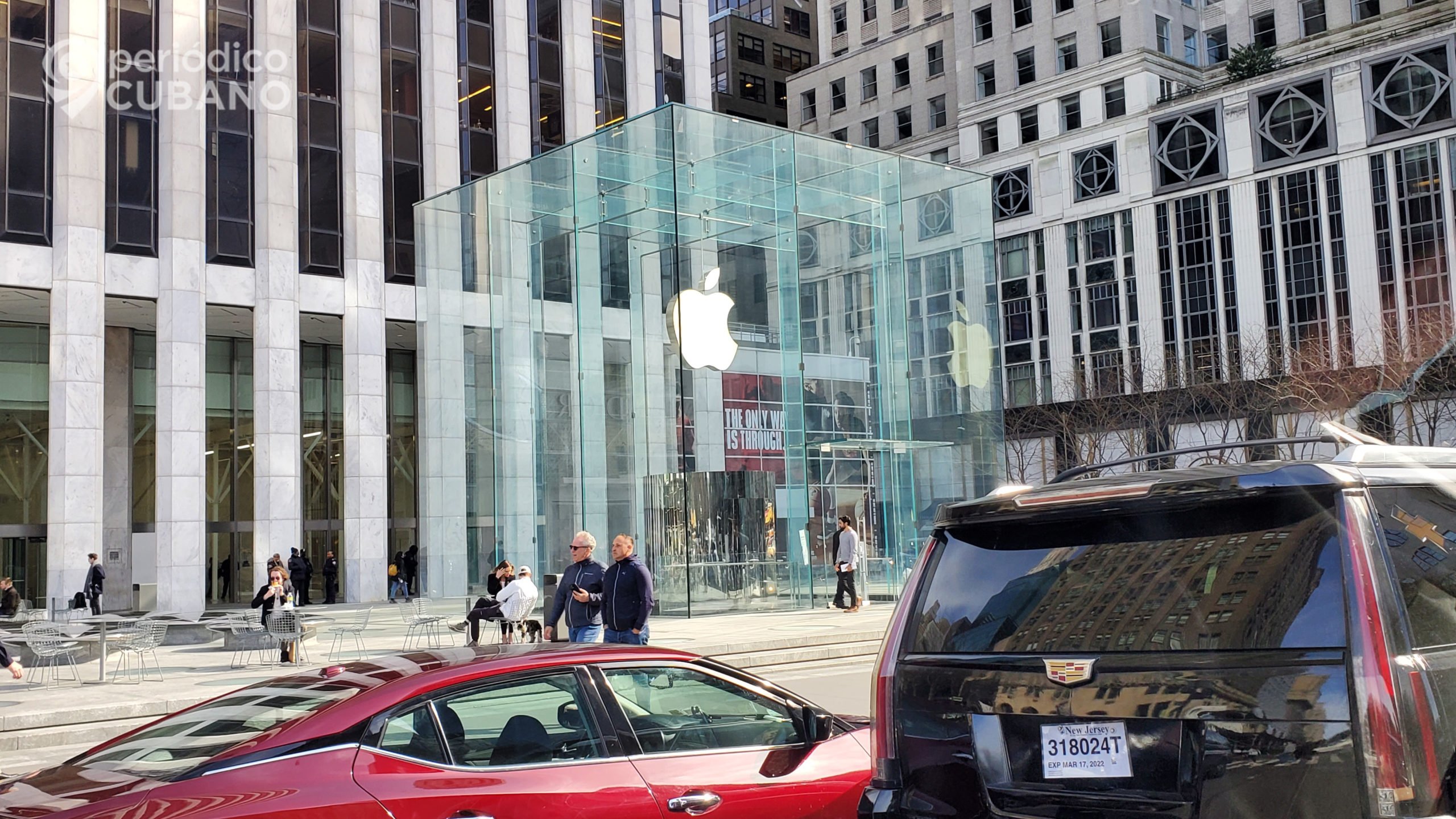 Apple sube el salario inicial de sus empleados, ¿cómo se compara con otras grandes empresas de EEUU