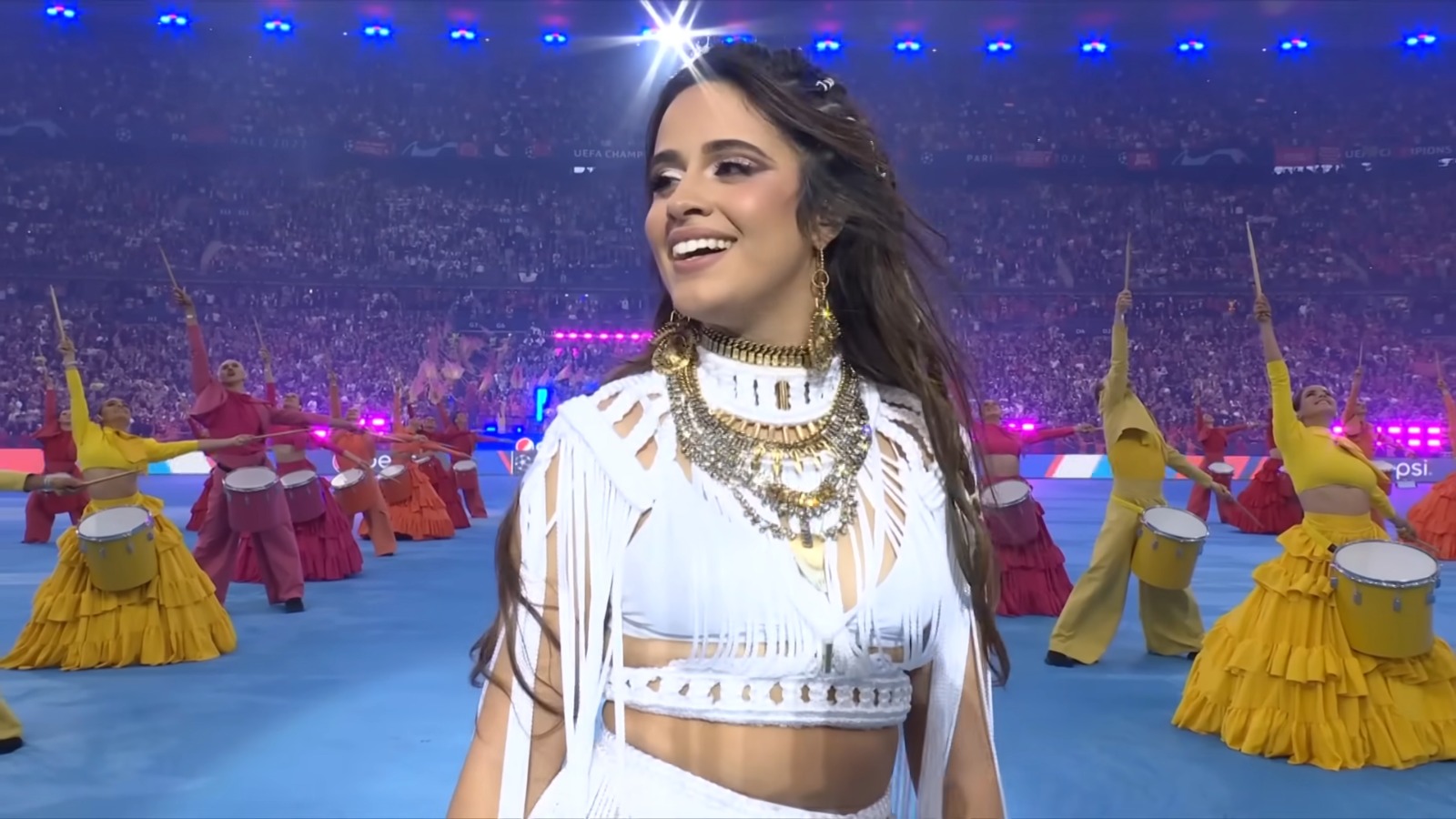 Camila Cabello en la ceremonia de apertura de la final de Champions League