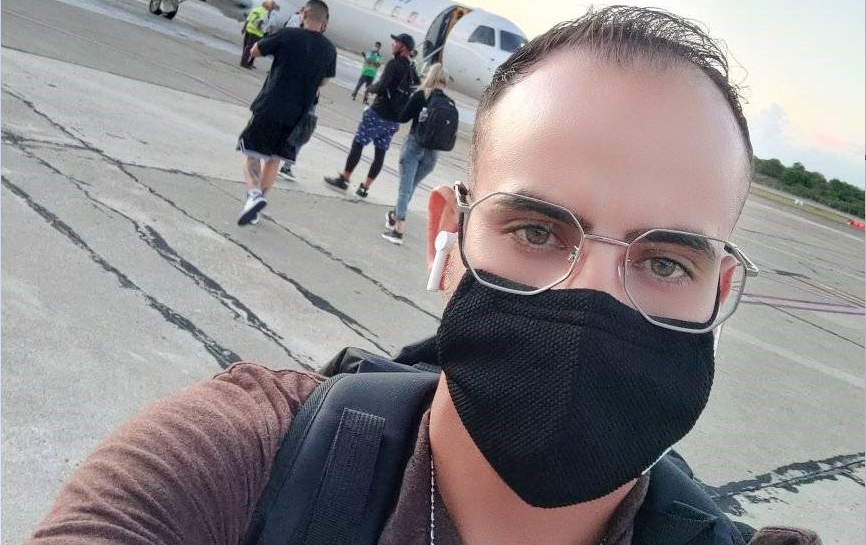 El médico opositor Alexander Pupo Casas abandonó la Isla hacia el exilio