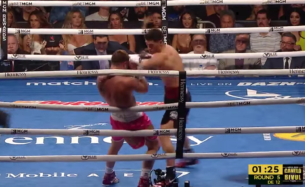 Ruso Bivol derrota a Saúl “Canelo” Álvarez en Las Vegas