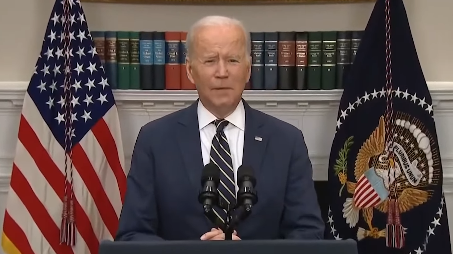 Biden presiona a la industria petrolera de EEUU para que ganen menos a costa de producir más