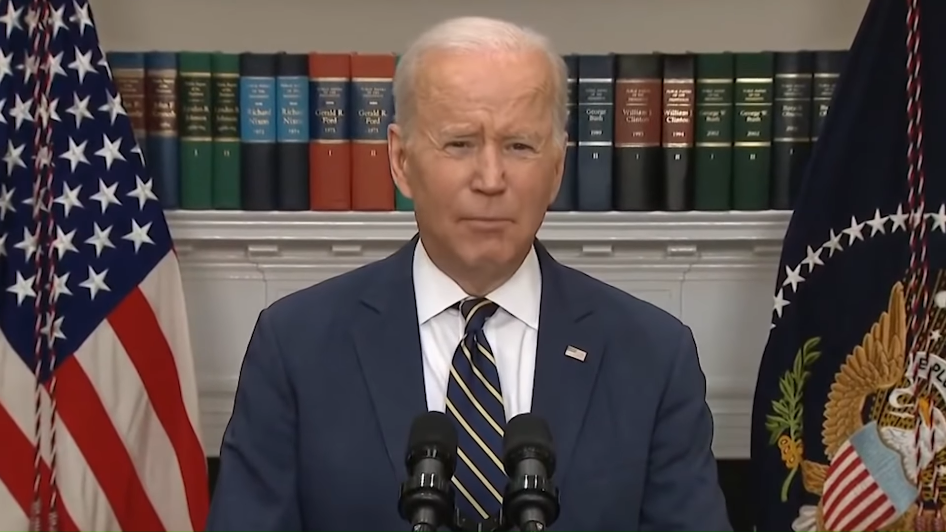 Biden prohíbe las importaciones de oro ruso hacia EEUU