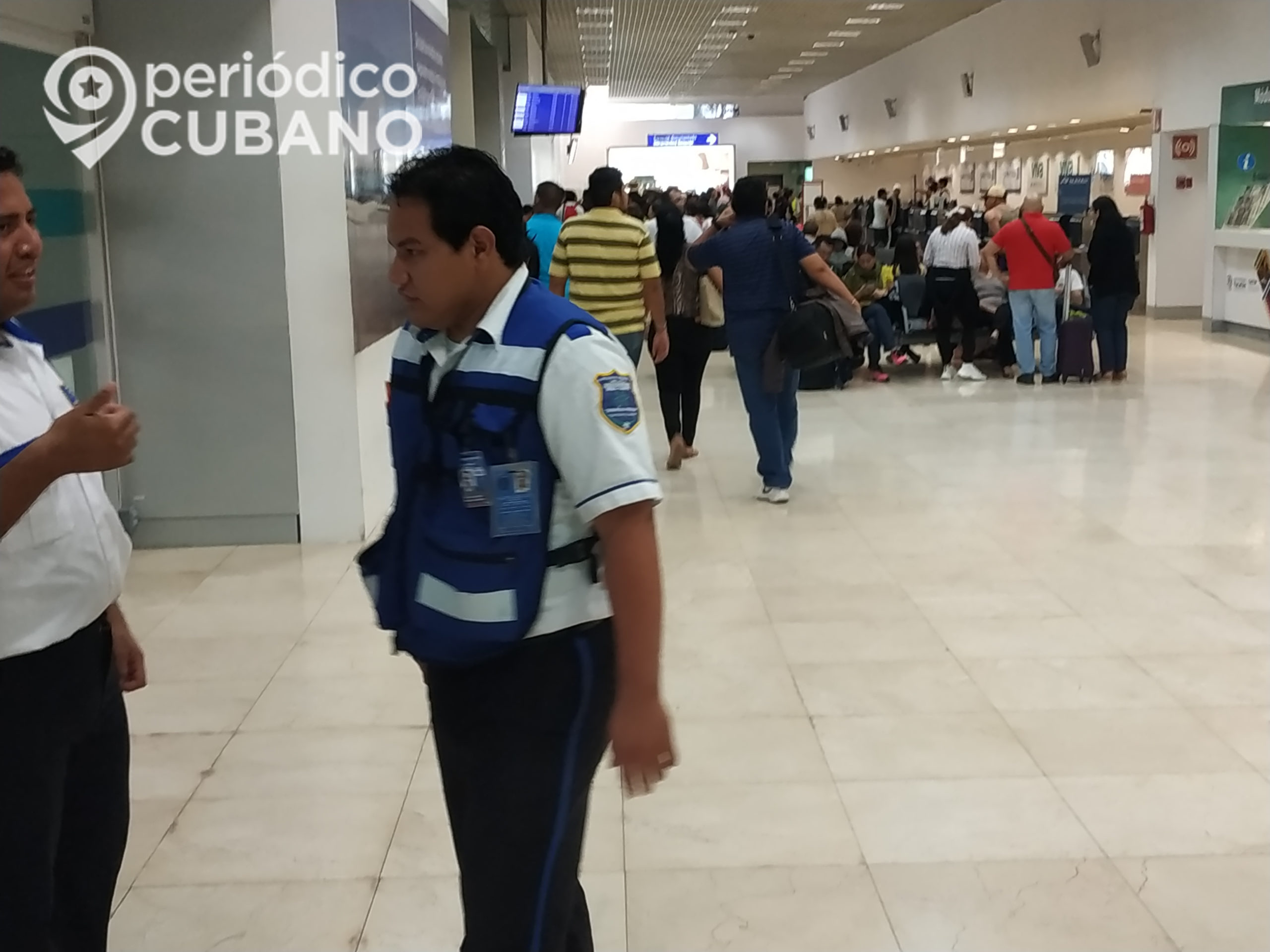 Cubano denuncia abuso de las autoridades migratorias en México que niegan la entrada en los aeropuertos