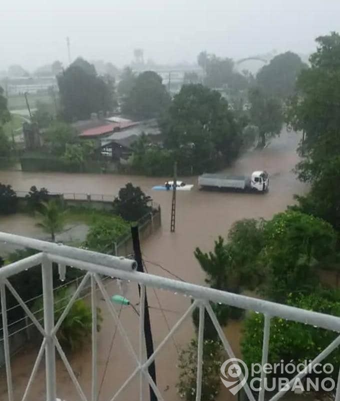 Importantes inundaciones en La Habana por fuertes lluvias asociadas a la potencial tormenta tropical Alex (2)