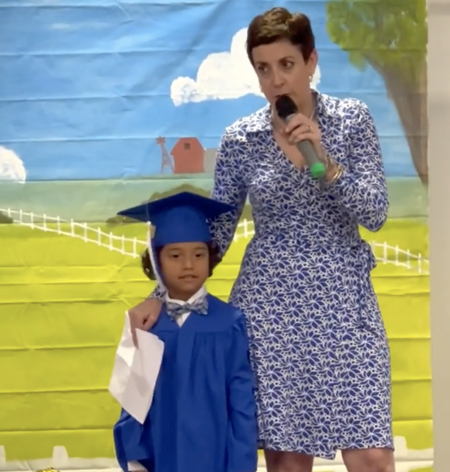 Samuel Torres hijo de Leoni Torres en graduación