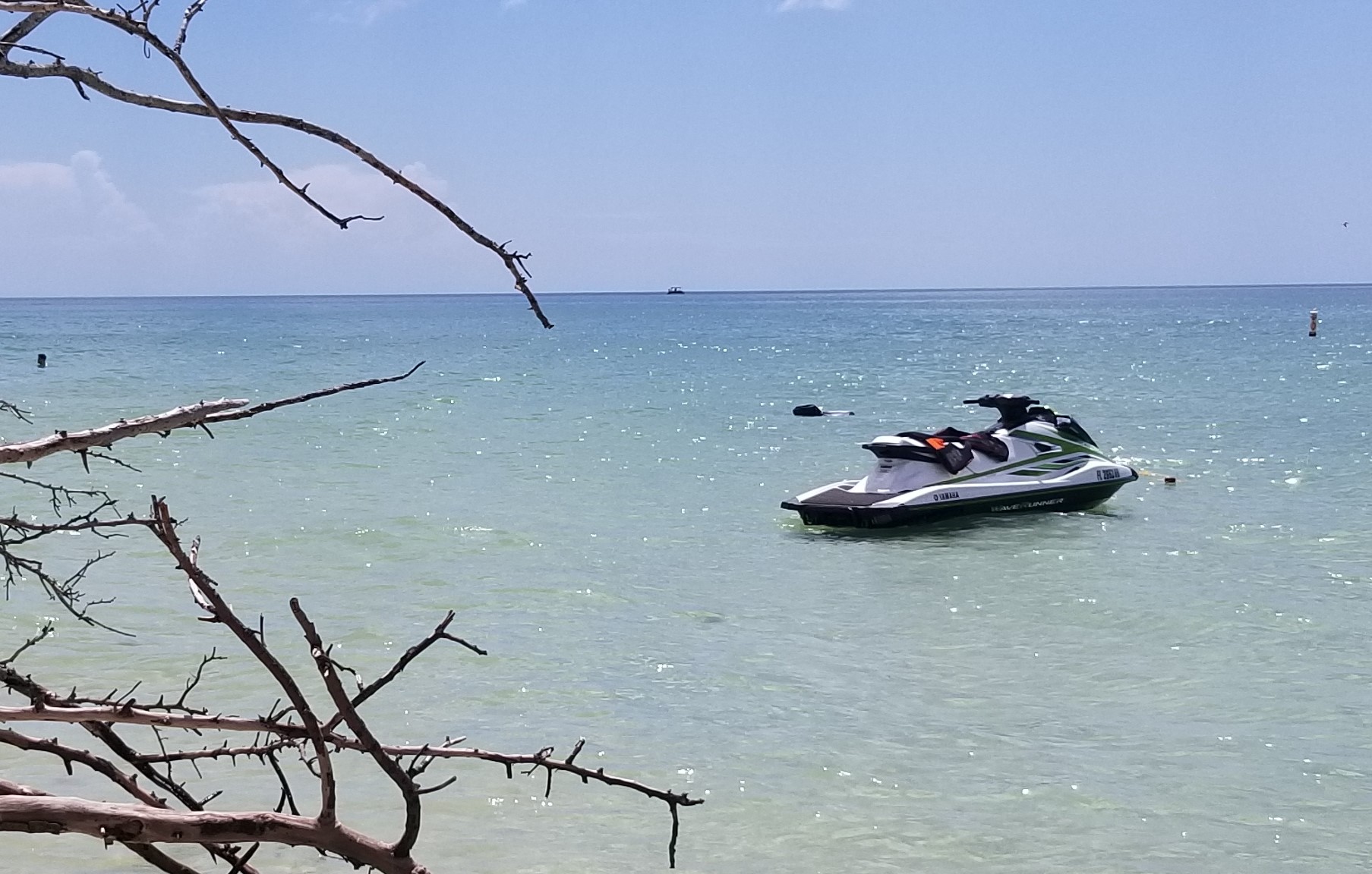 jet ski en playa (5) Ernesto Cruz Graveran