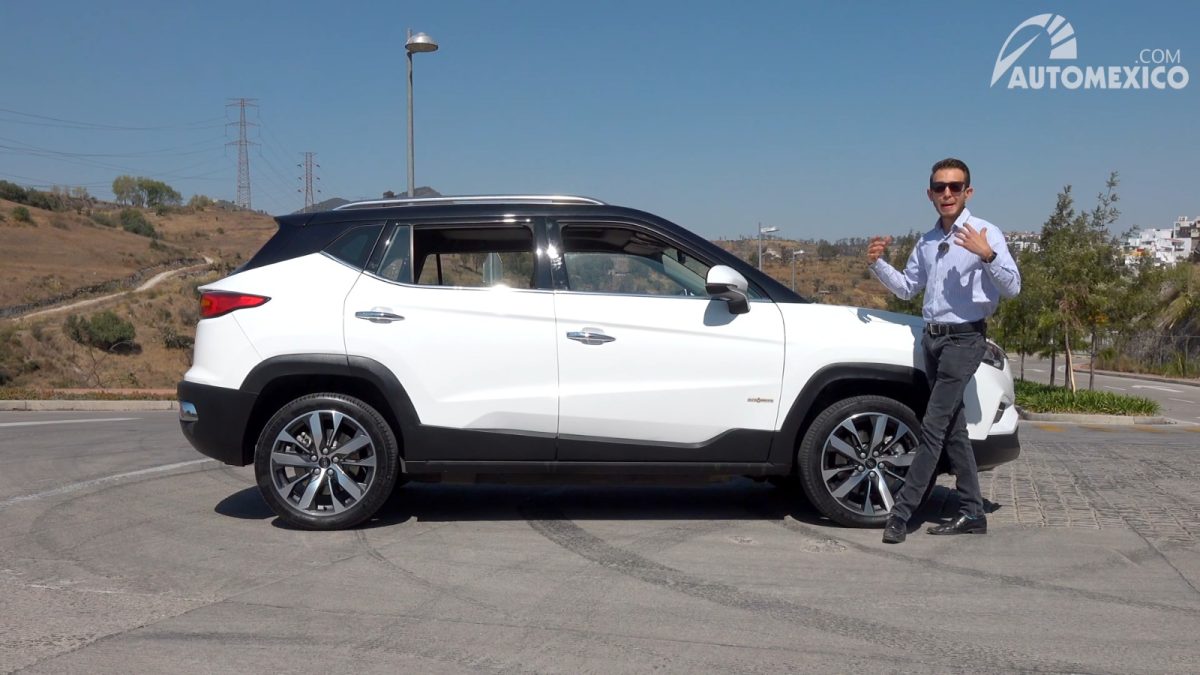 Auto JAC del modelo E SEI4 2021