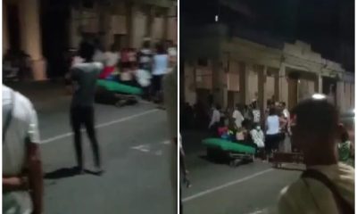 Madre cubana cierra la calle Reina durante una protesta en Centro Habana