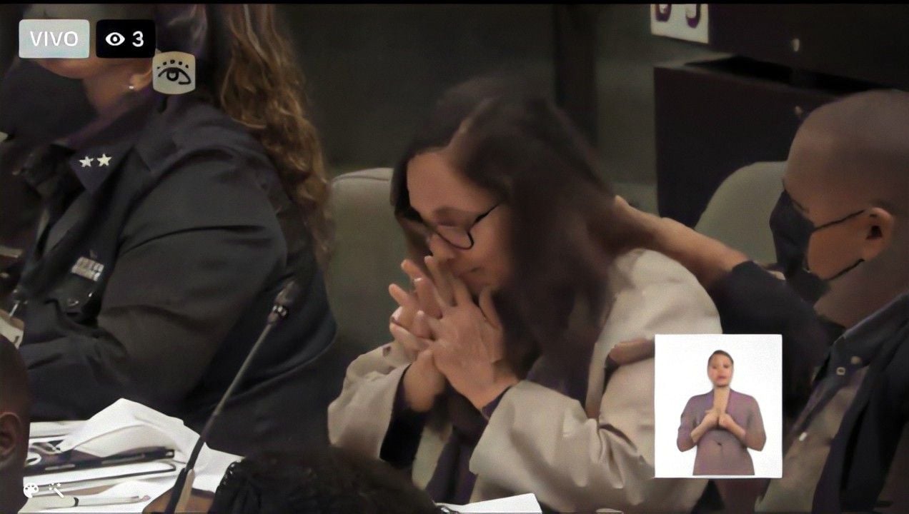 Mariela Castro llora en la Asamblea Nacional por la continuidad del proceso revolucionario