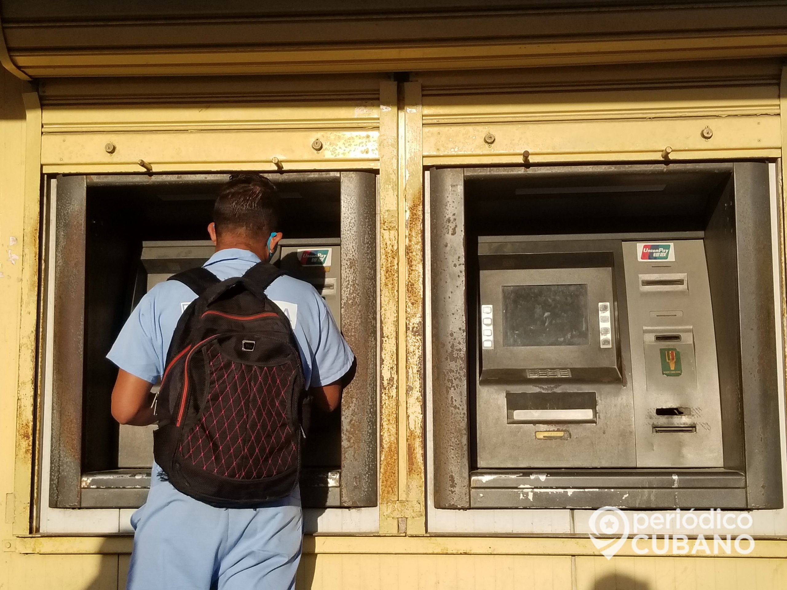 Banco Central de Cuba habilita la compra de dólares en cajeros automáticos