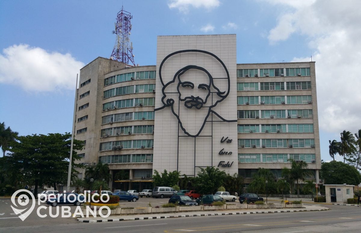 Edificio de Camilo Cienfuegos en la Plaza de la Revolucion (2)