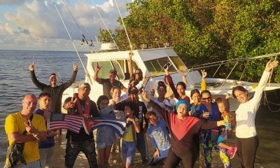 Familia de balseros cubanos llega a Estados Unidos a bordo de una lancha rápida