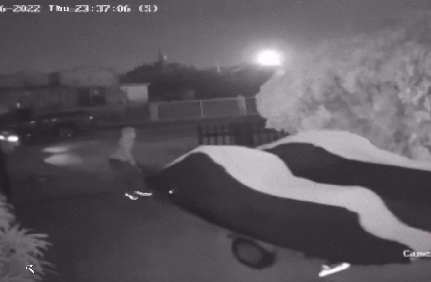 Policía de Miami-Dade busca a los presuntos ladrones de dos motos tipo Jet Ski