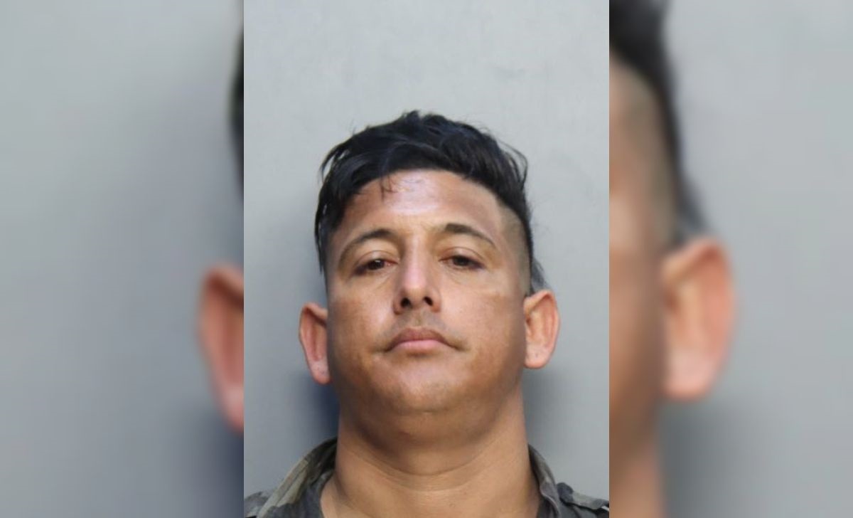Cubano detenido por sospecha de agresiones físicas y portación de drogas en Miami-Dade