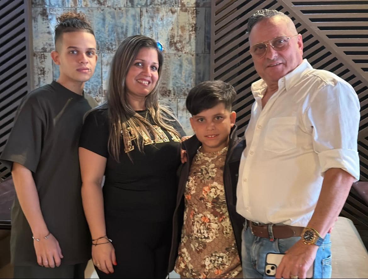 Humorista 'Gustavito' y su familia