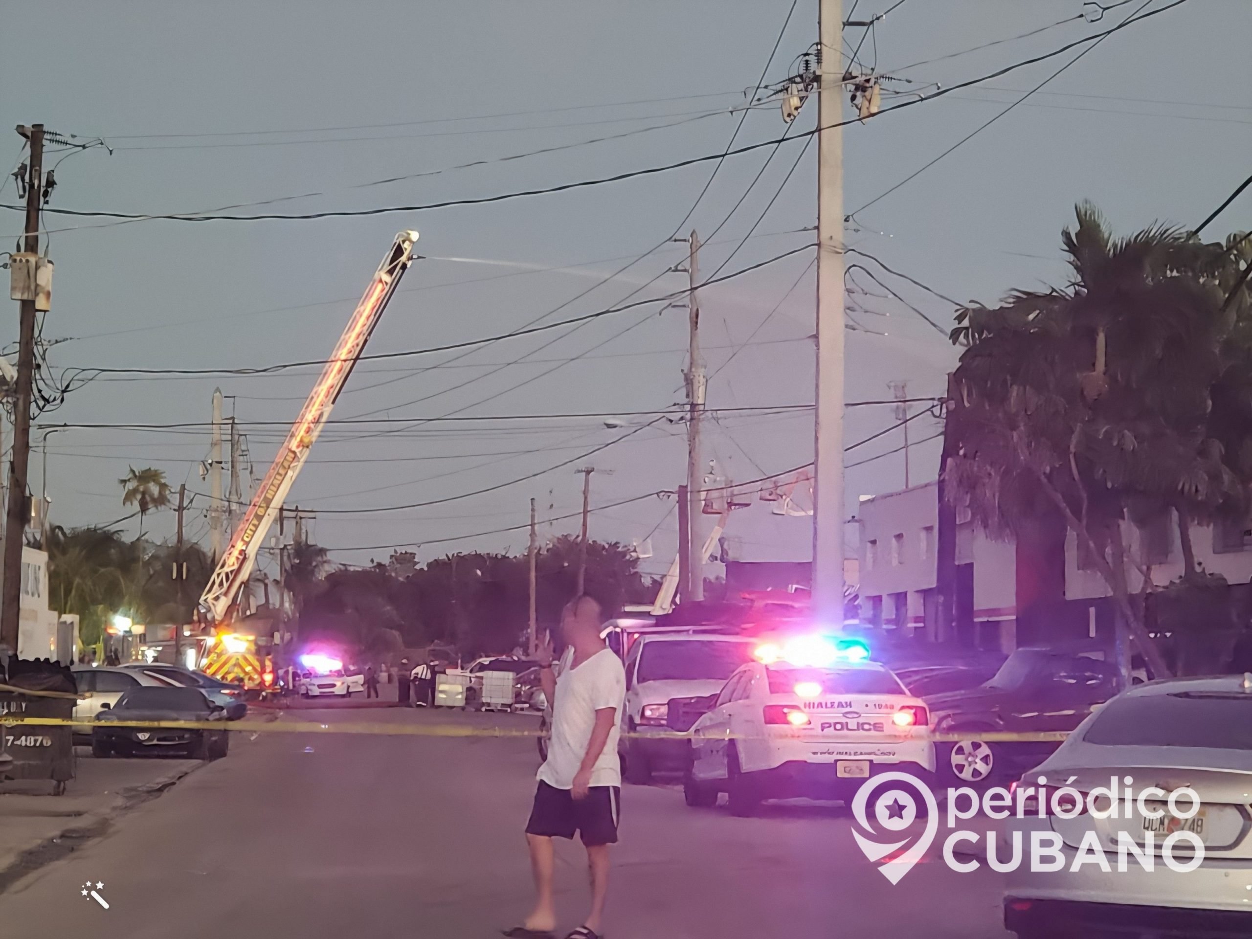 Así terminó el incendio masivo en un rastro de automóviles ubicado en Hialeah 2 (1)