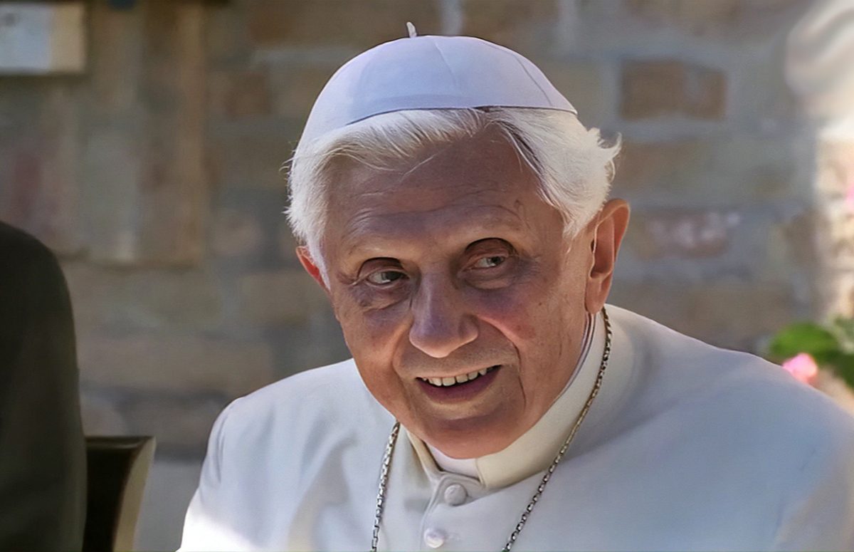 Benedicto XVI está muy enfermo