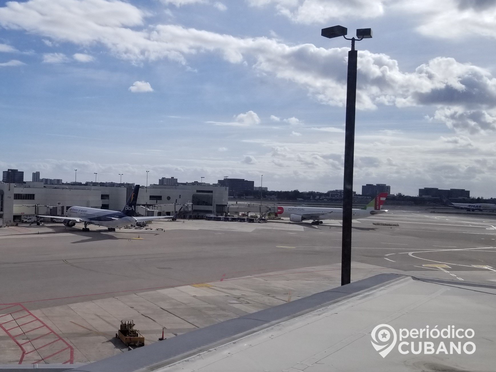 Niegan asilo en EEUU al polizón cubano que llegó a Miami en avión de JetBlue