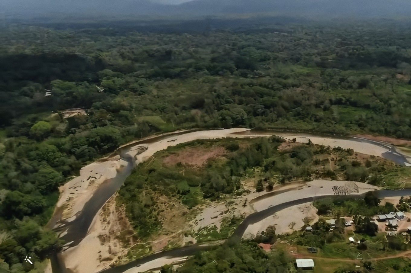 Panamá reporta un récord de migrantes cubanos en la selva del Darién
