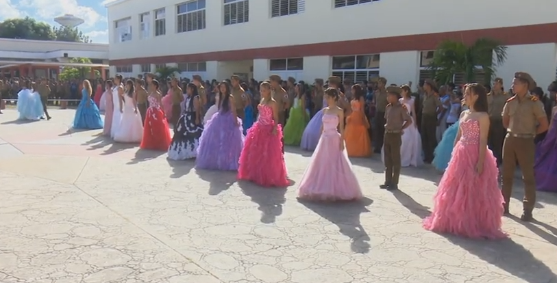 Celebración de 15 años en Escuelas Militares Camilo Cienfuego-Captura de pantalla