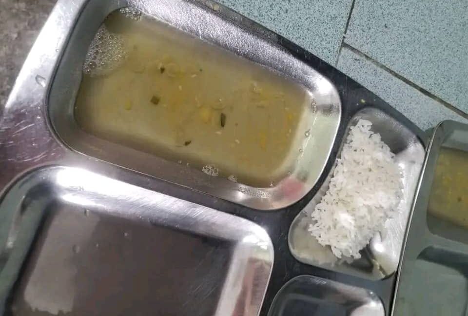 Bandeja de comida - Adelth Bonne-Facebook