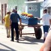 Ataúdes son transportados en carretones en Cuba
