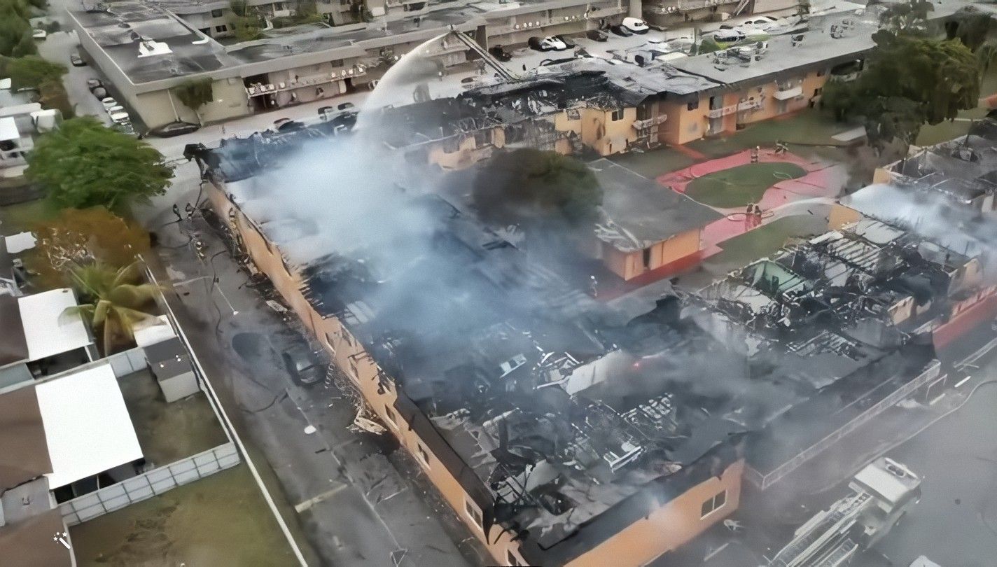 Incendio de gran magnitud deja sin hogar a unas 200 personas en Miami Gardens (2)