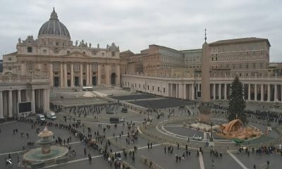 Miles de feligreses arriban al Vaticano para despedir al papa emérito Benedicto XVI 5 (2)