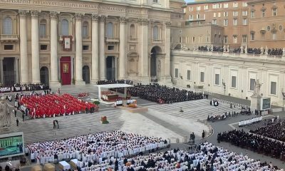 Papa Francisco preside el funeral de Benedicto XVI ante más de 4 mil personas