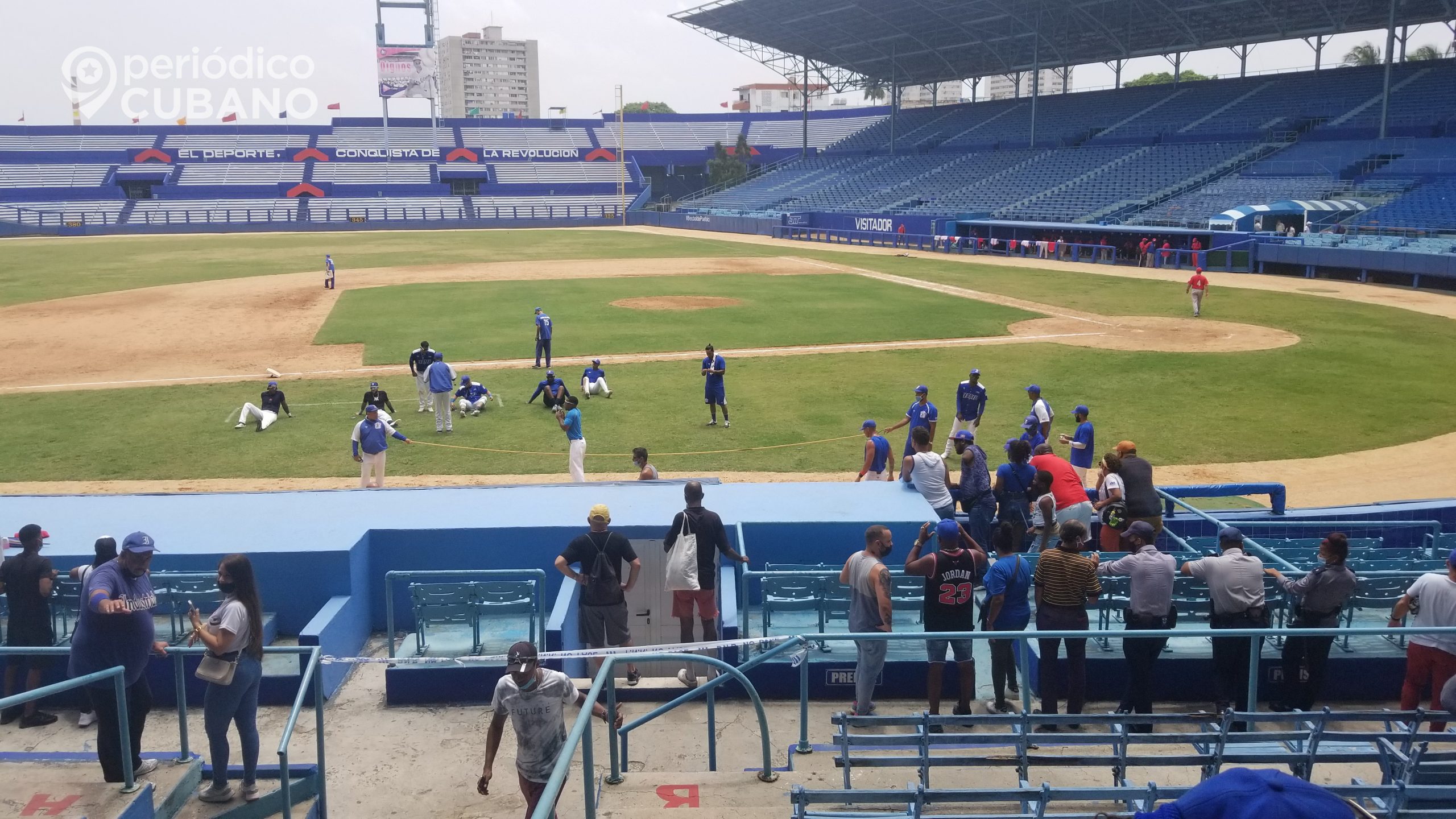 Picher cubano Luis Danys Morales firma por una cifra récord su primer contrato en la MLB