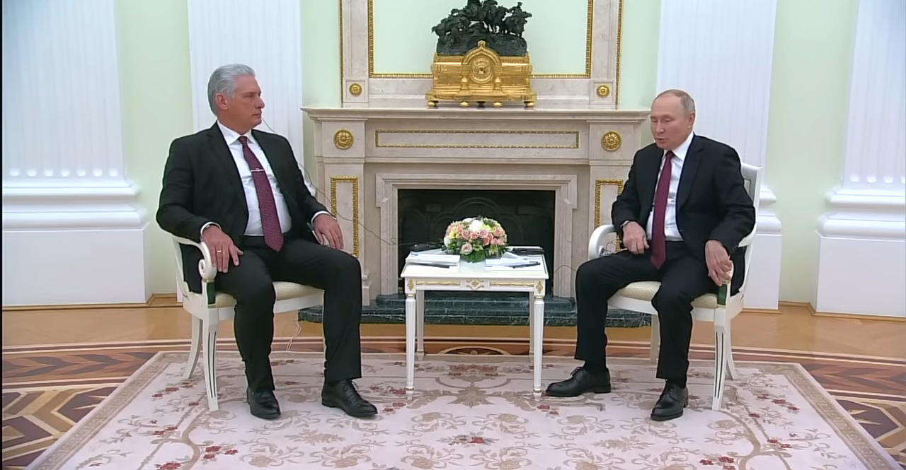 Régimen castrista toma asesoría de Putin para comenzar la privatización de la economía cubana