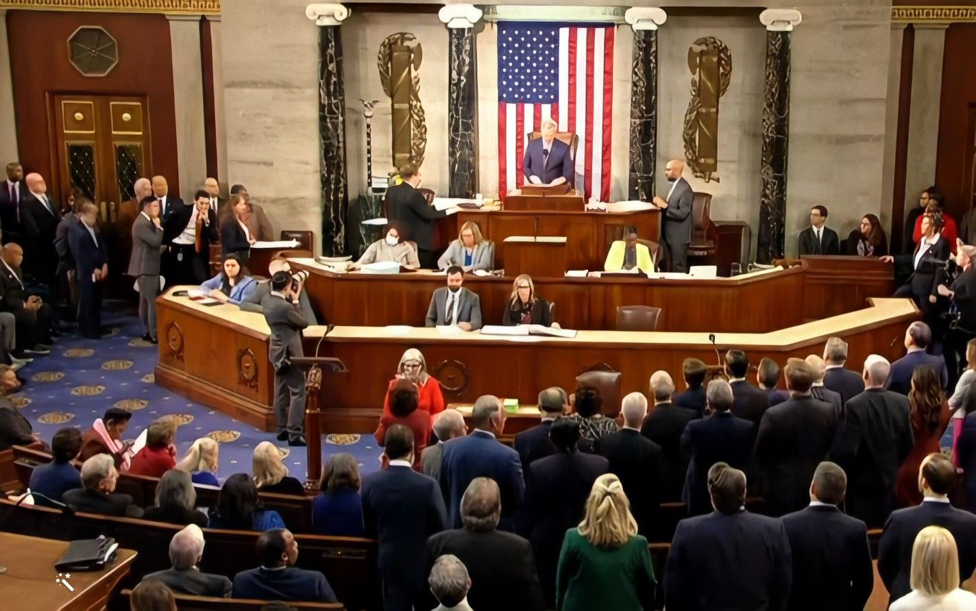 Republicano Kevin McCarthy toma posesión como presidente de la Cámara de Representantes tras 15 intentos