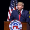 Trump inicia su campaña electoral “más comprometido que nunca”con un mitin en New Hampshire