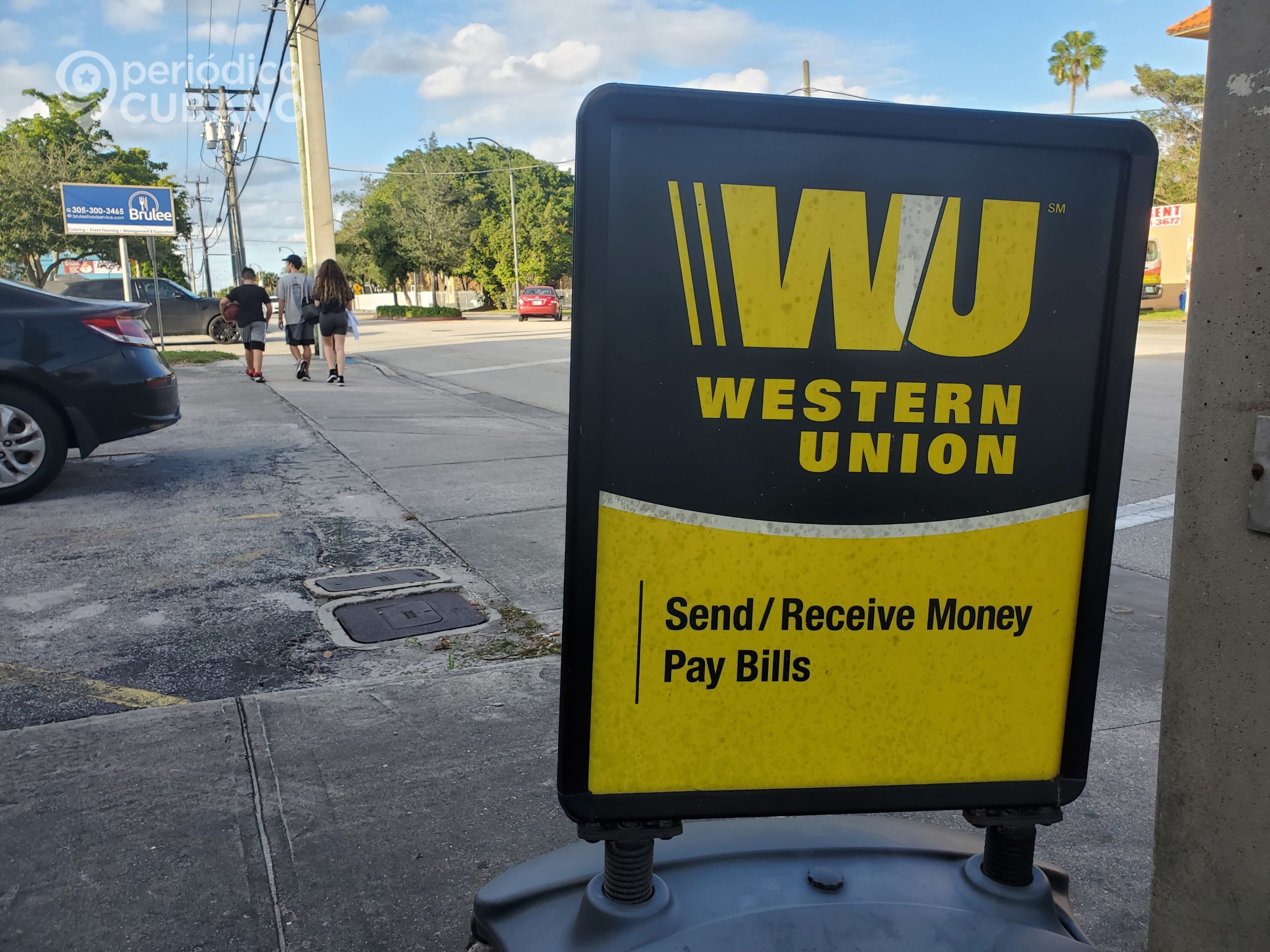 Western Union reanuda las remesas a Cuba mediante transferencias bancarias desde Miami