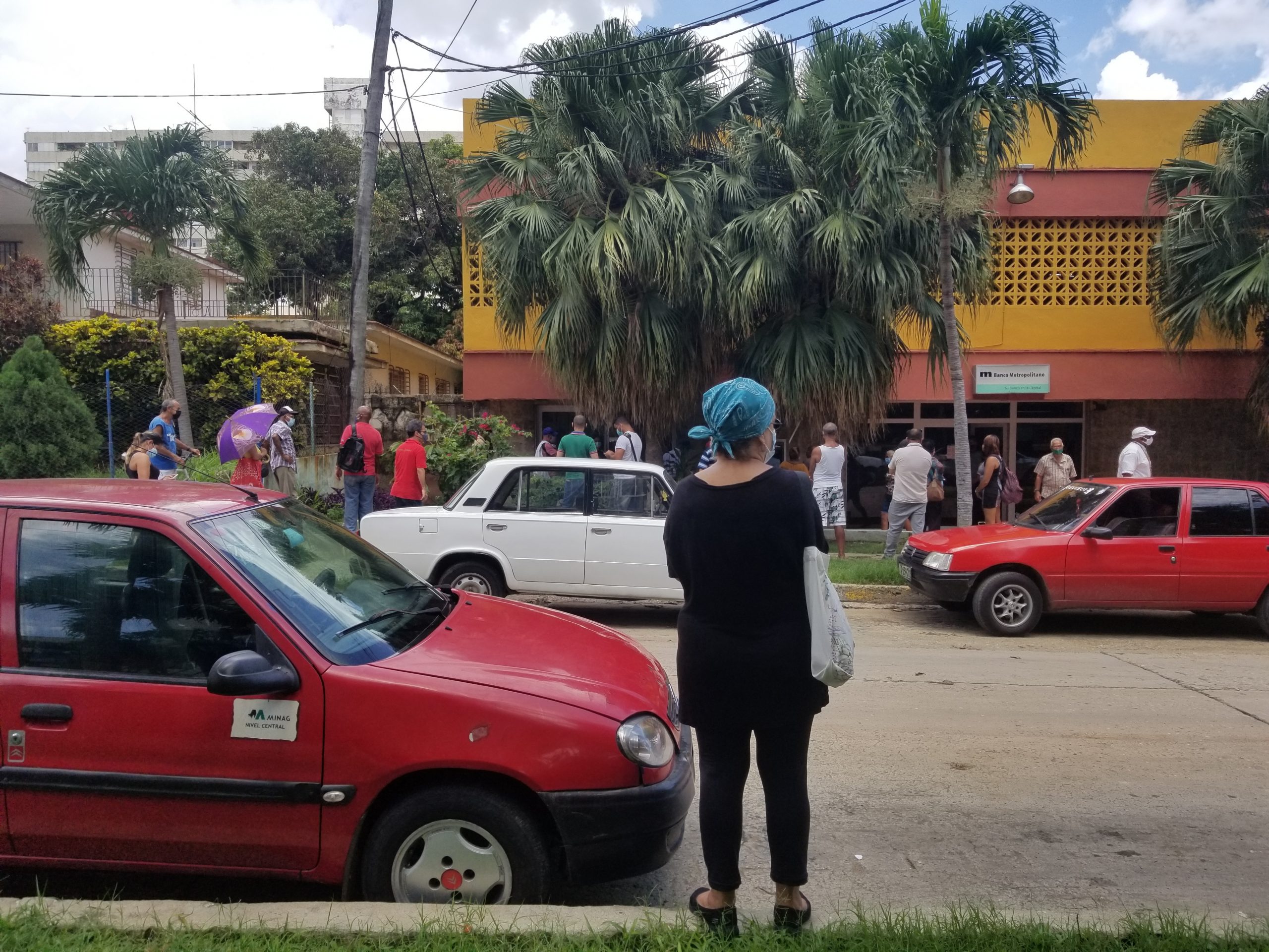 Banco Metropolitano interrumpe servicios bancarios a más de un millón de personas en La Habana (2)