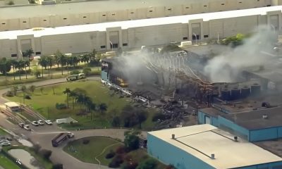 Bomberos logran contener el incendio en la planta de reciclaje de Doral (2)