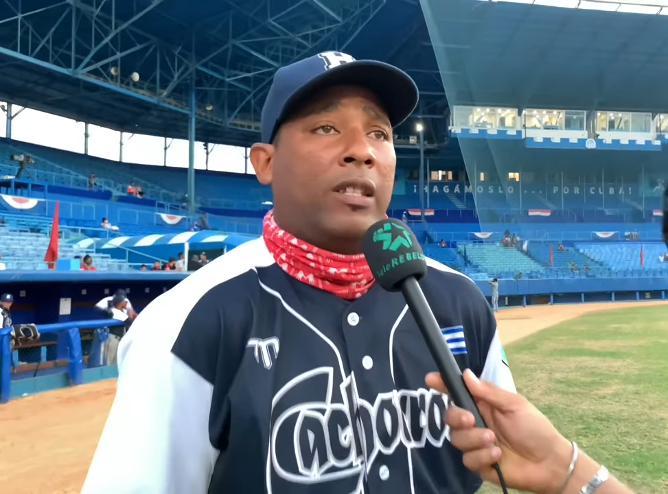 Franklin Aballe pide la baja del béisbol cubano tras “discrepancias” con autoridades den Holguín