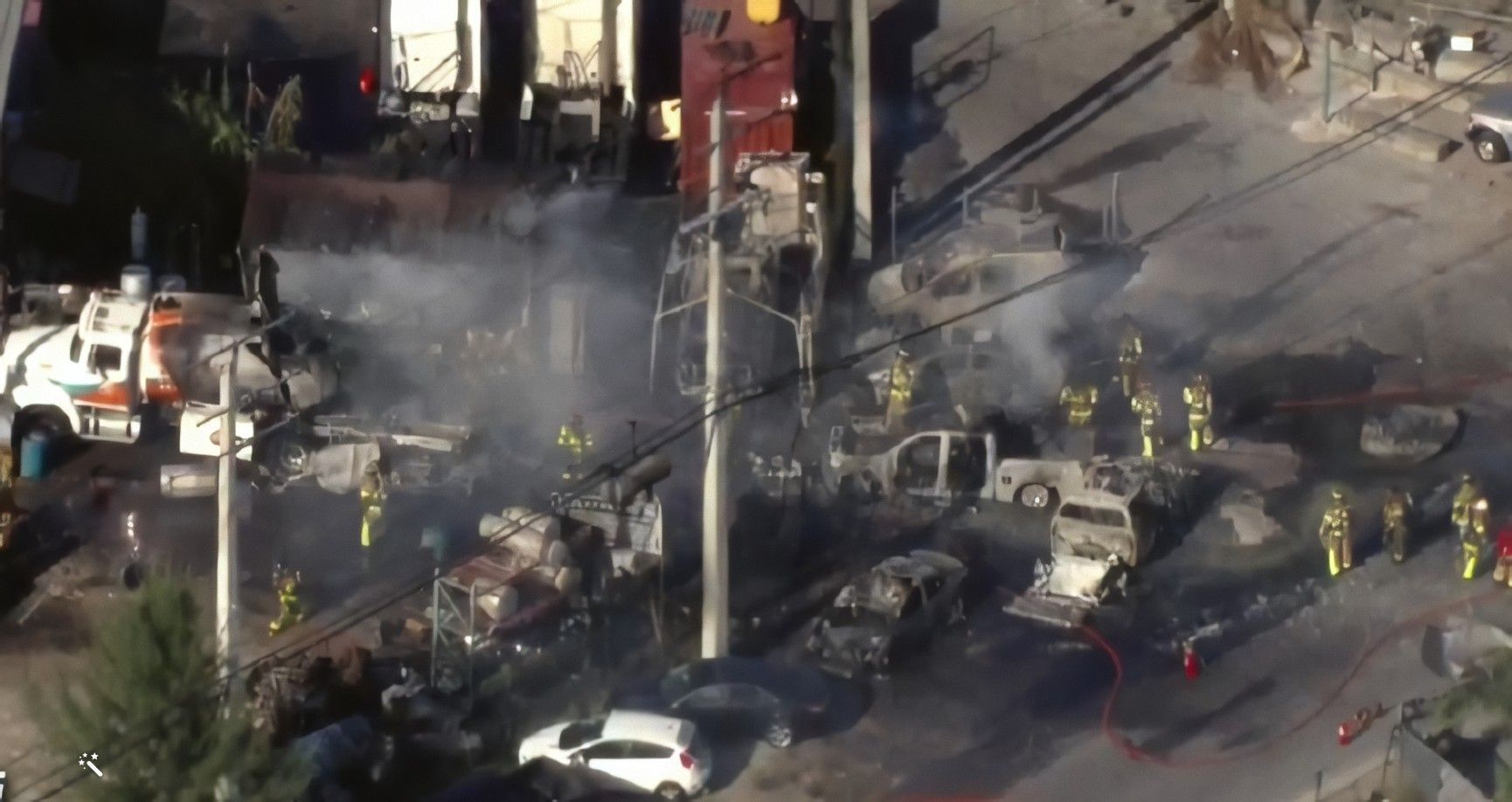 Fuerte incendio en Medley registra la muerte de al menos dos personas (2)