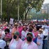 Miles de personas en México protestan contra la reforma electoral del presidente López Obrador