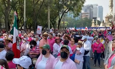 Miles de personas en México protestan contra la reforma electoral del presidente López Obrador