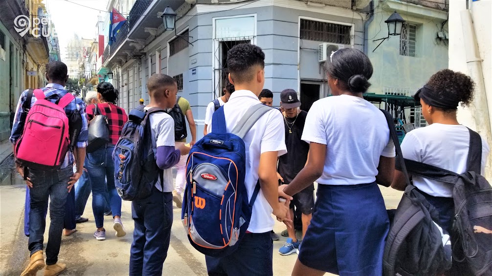 Régimen castrista utiliza a jóvenes y niños para la propaganda de las “elecciones” de marzo