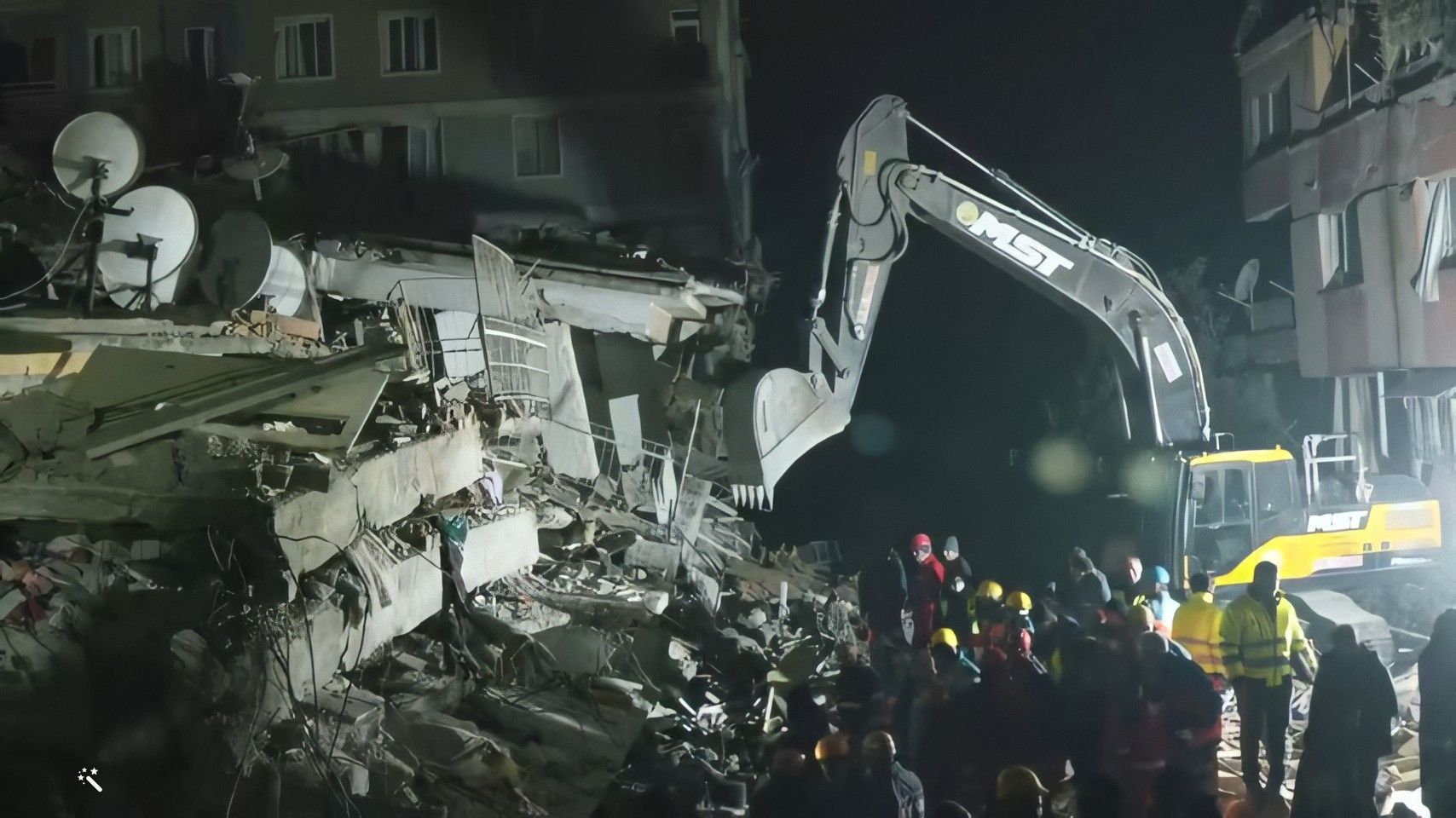 Turquía anuncia plan para demoler más de 50 mil edificios dañados por los terremotos (2)