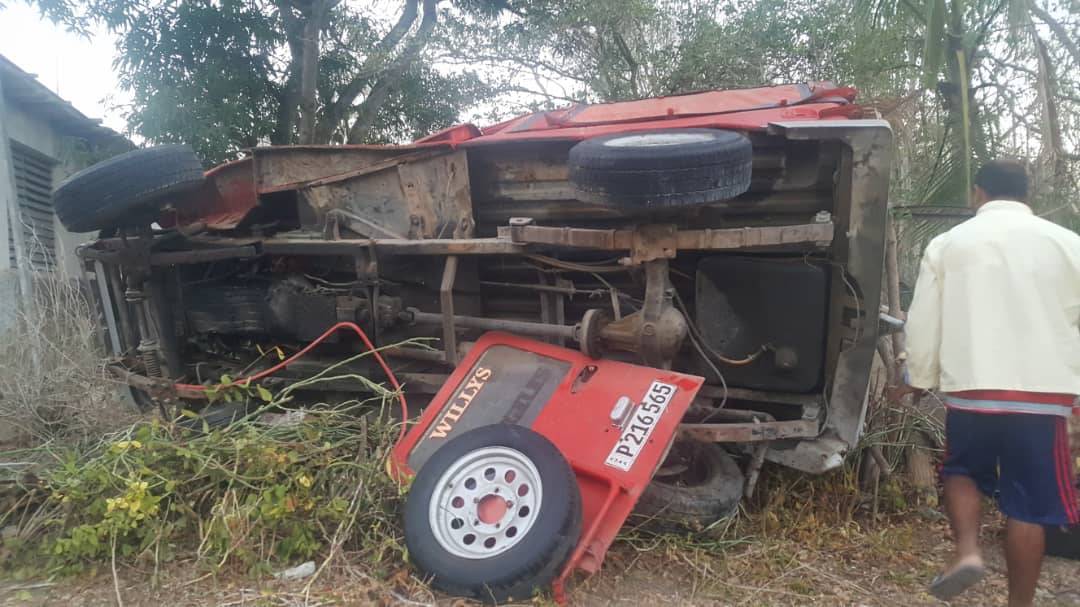 Accidente camioneta en Holguín-Foto-“ACCIDENTES BUSES & CAMIONES por más experiencia y menos víctimas!”-Facebook