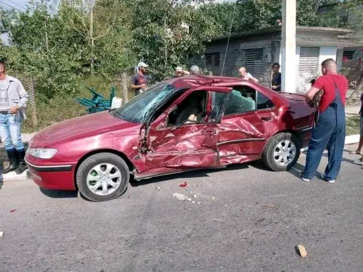Accidente peugot Villa Clara-Ian Colina-Facebook