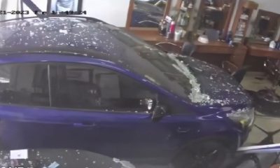 Automóvil choca contra el salón de belleza Lilla de la ciudad de Hialeah