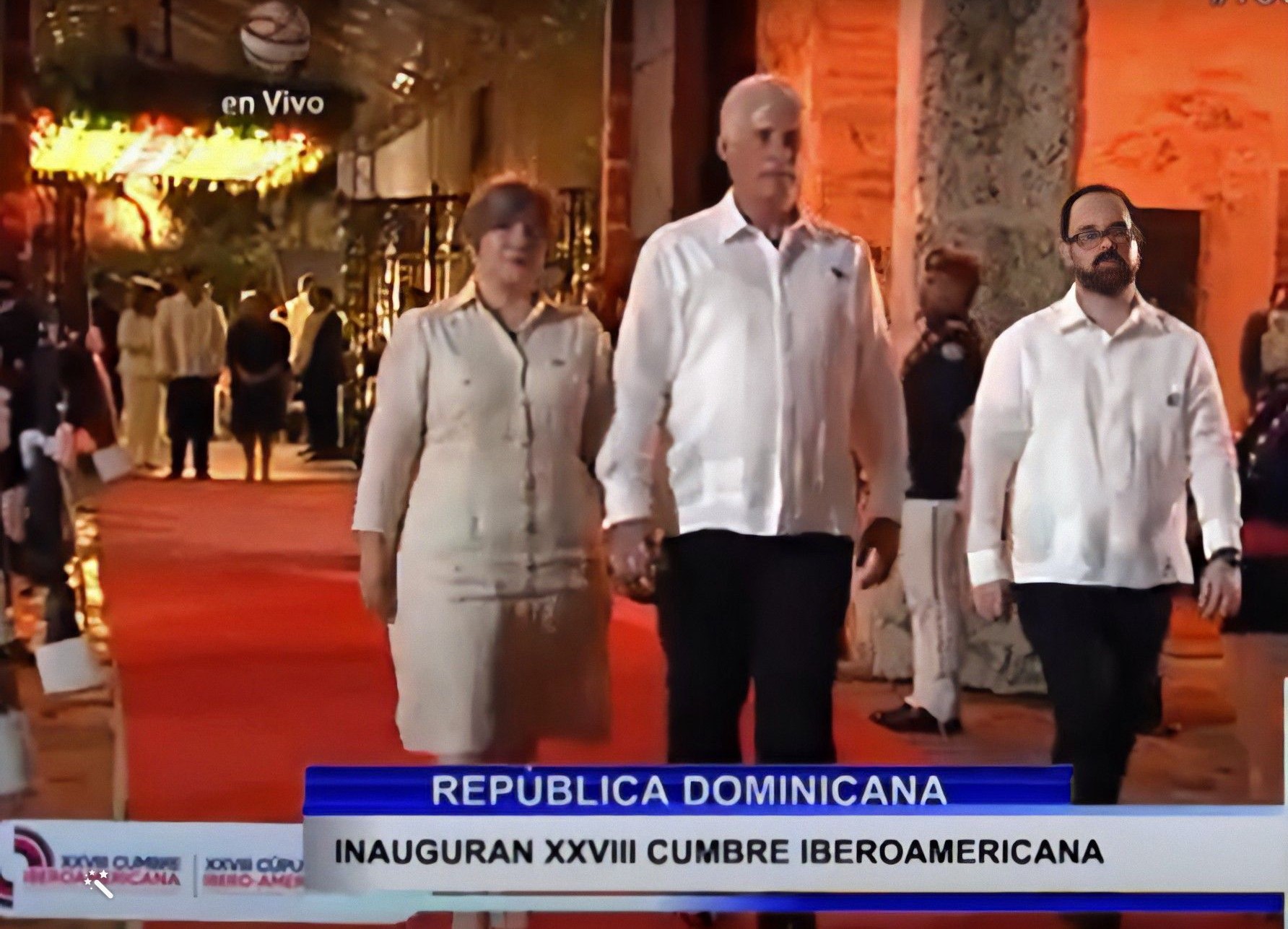 Díaz-Canel y Lis Cuesta viajan en jet privado a República Dominicana ¿irán a hoteles de Punta Cana1