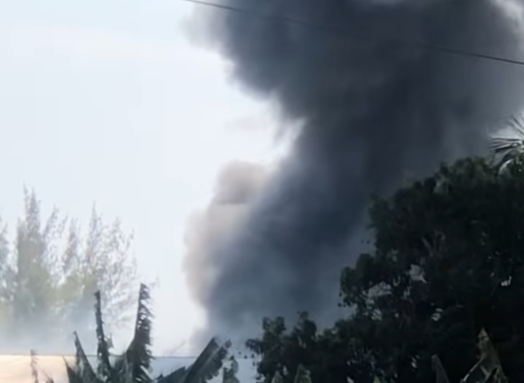 Incendio Fábrica de Tubos de Holguin-Captura de pantalla-Yenys Fernandez-Facebook