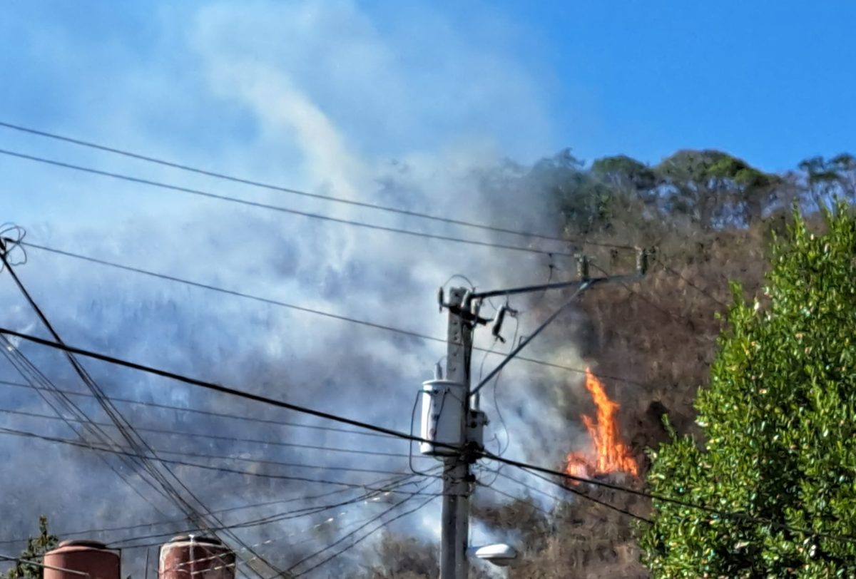 Incendio en Loma de la Cruz-Manuel Yan Fuentes Castaigne-Facebook
