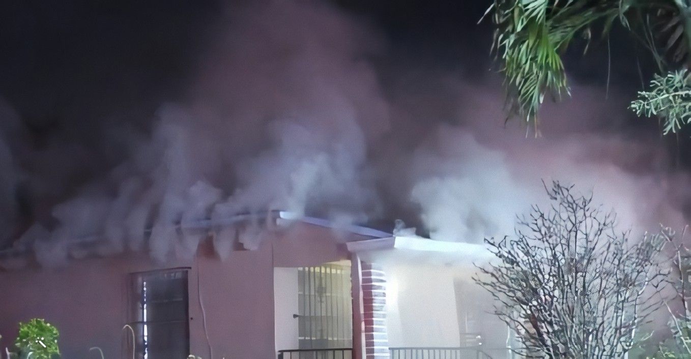 Incendio en la ciudad de Hialeah deja a una anciana y a su hijo sin hogar (2)