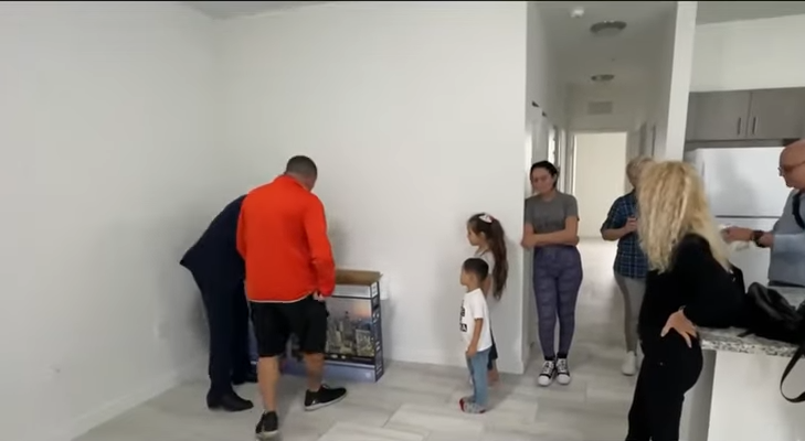 Madre cubana y sus hijos ya tienen nuevo hogar -captura de pantalla-Telemundo